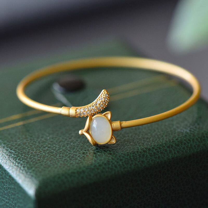 jade bracelet