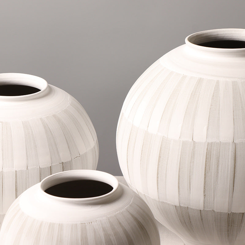 Japanese-style earthenware pot