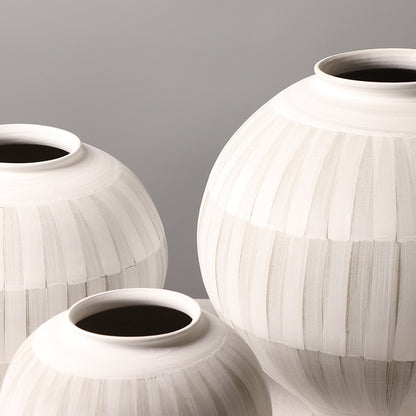 Japanese-style earthenware pot