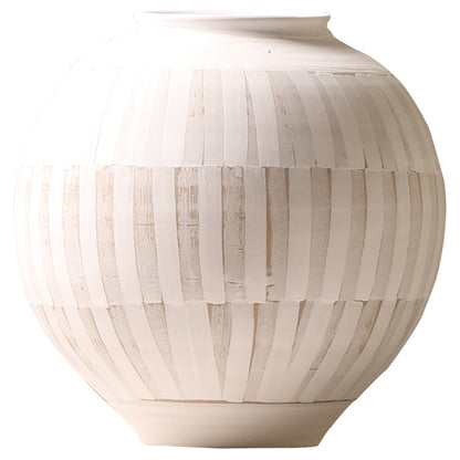 Japanese-style earthenware pot