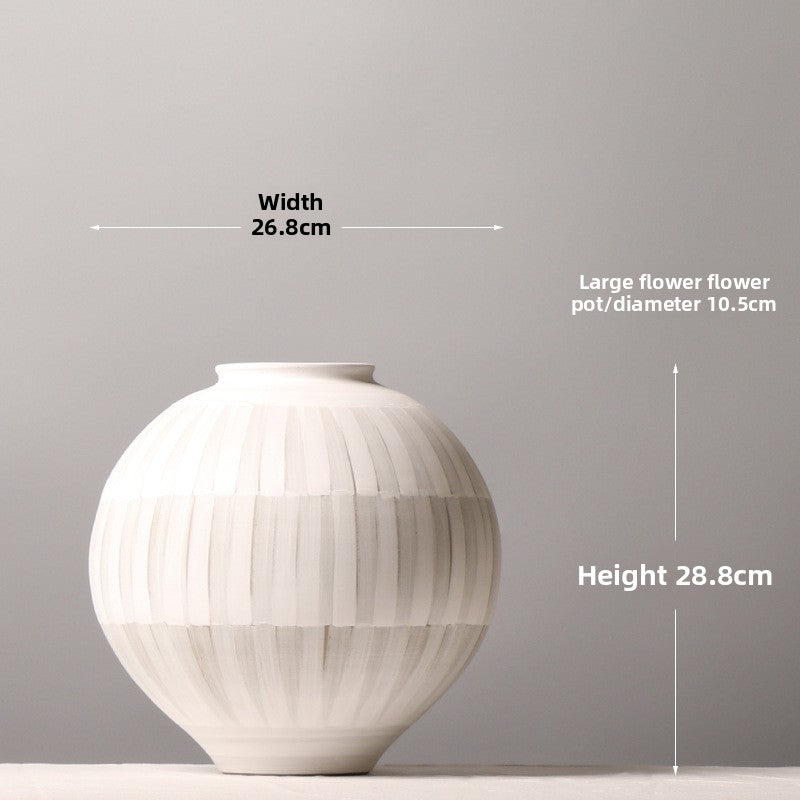 Japanese-style earthenware pot
