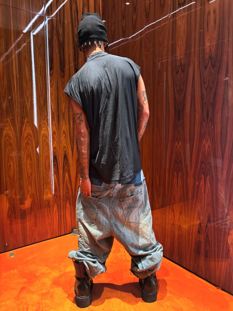 Jeans with a split design and washed finish
