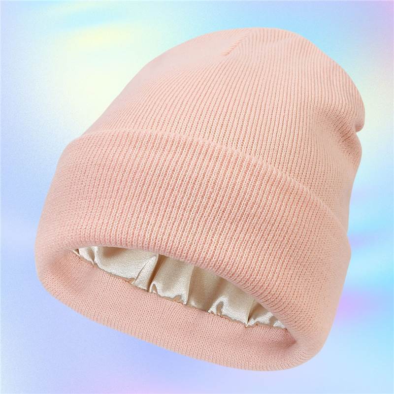 Knit hat with lining fabric