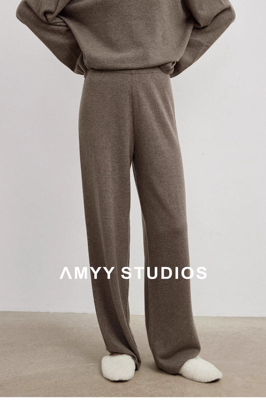Knitted cardigan suit