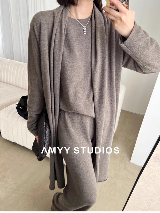 Knitted cardigan suit