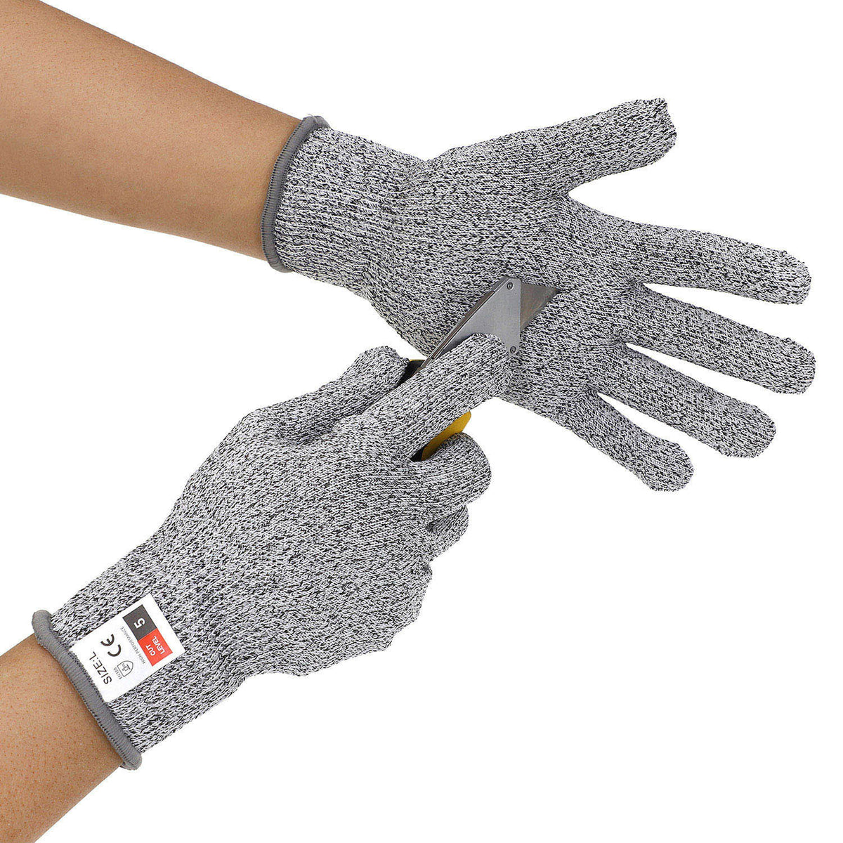 Knitted gloves