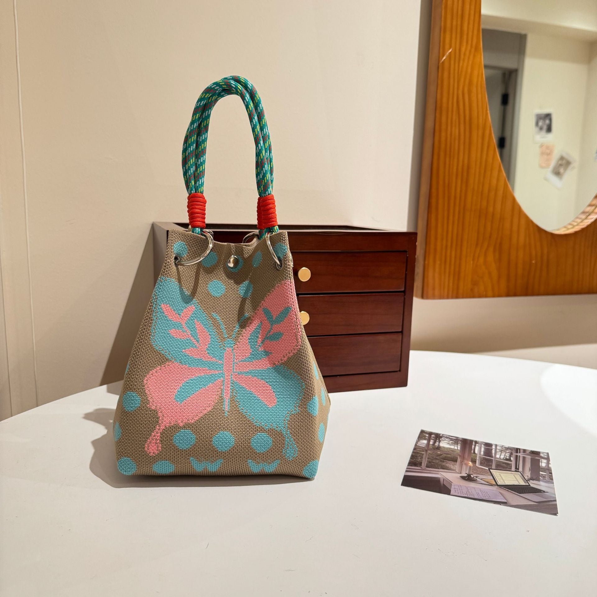 Knitted Handbag with Magnetic Buckle