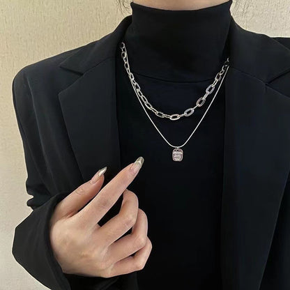 Knitted pearl necklace