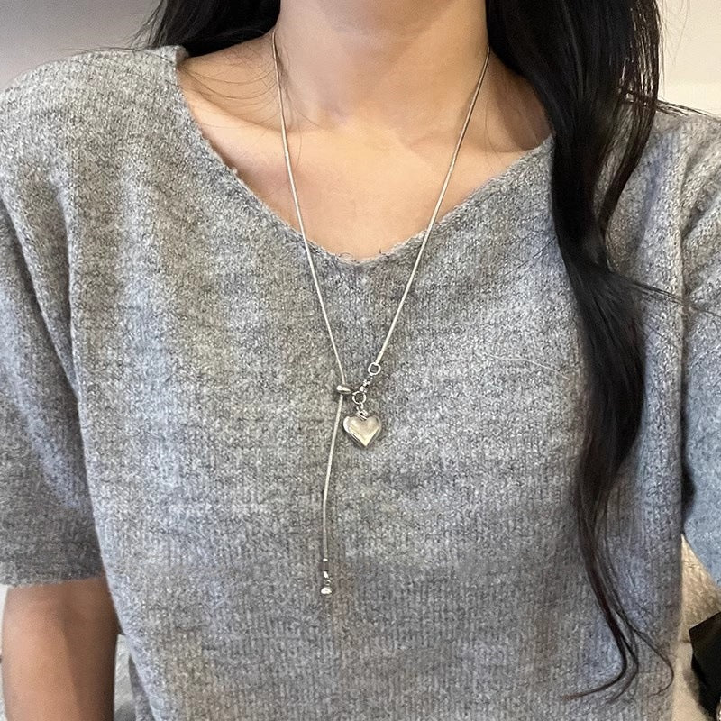 Knitted pearl necklace
