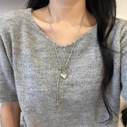Knitted pearl necklace