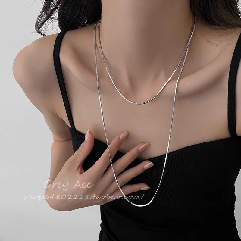 Knitted pearl necklace