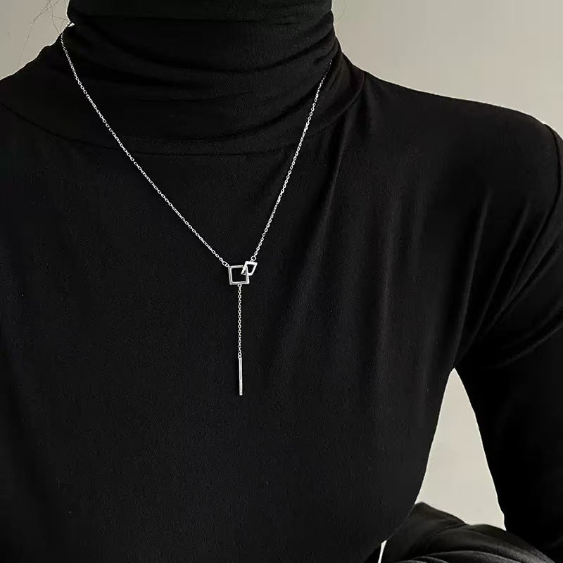 Knitted pearl necklace