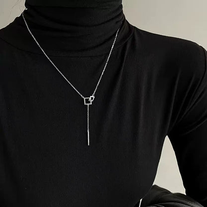 Knitted pearl necklace