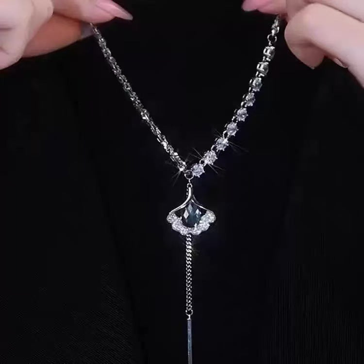 Knitted pearl necklace