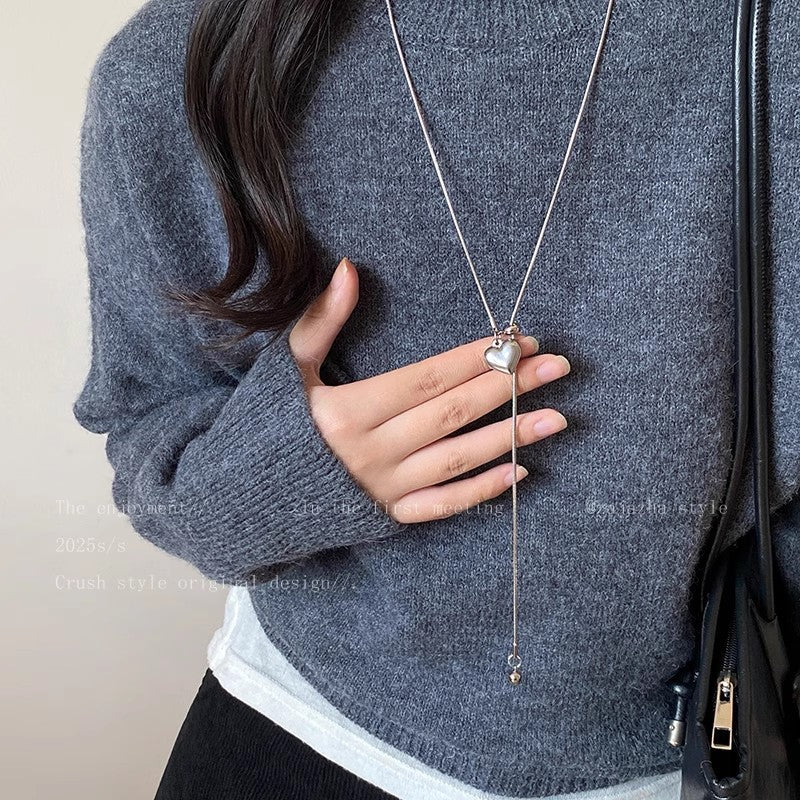 Knitted pearl necklace