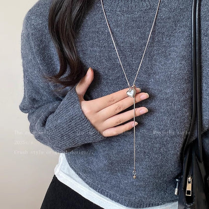 Knitted pearl necklace
