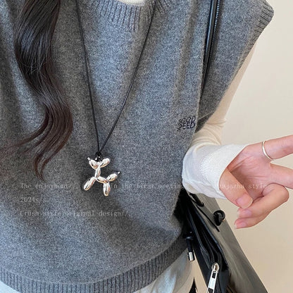 Knitted pearl necklace