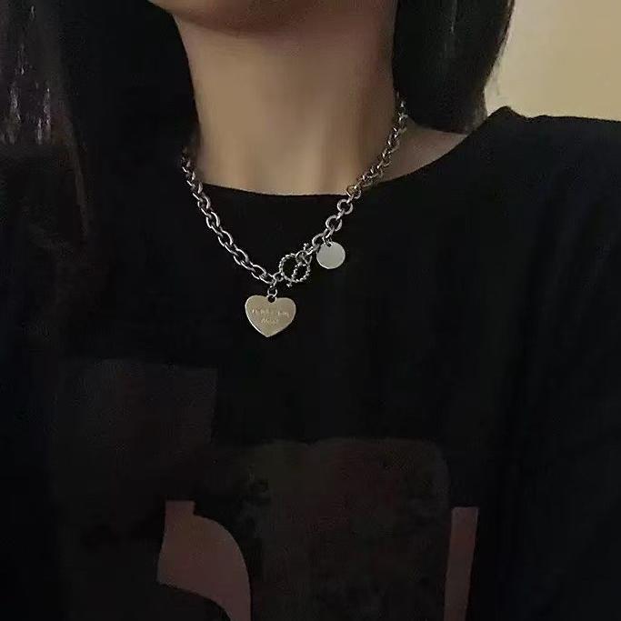 Knitted pearl necklace