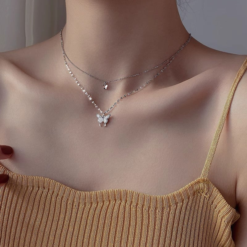Knitted pearl necklace