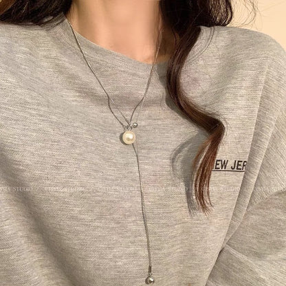 Knitted pearl necklace