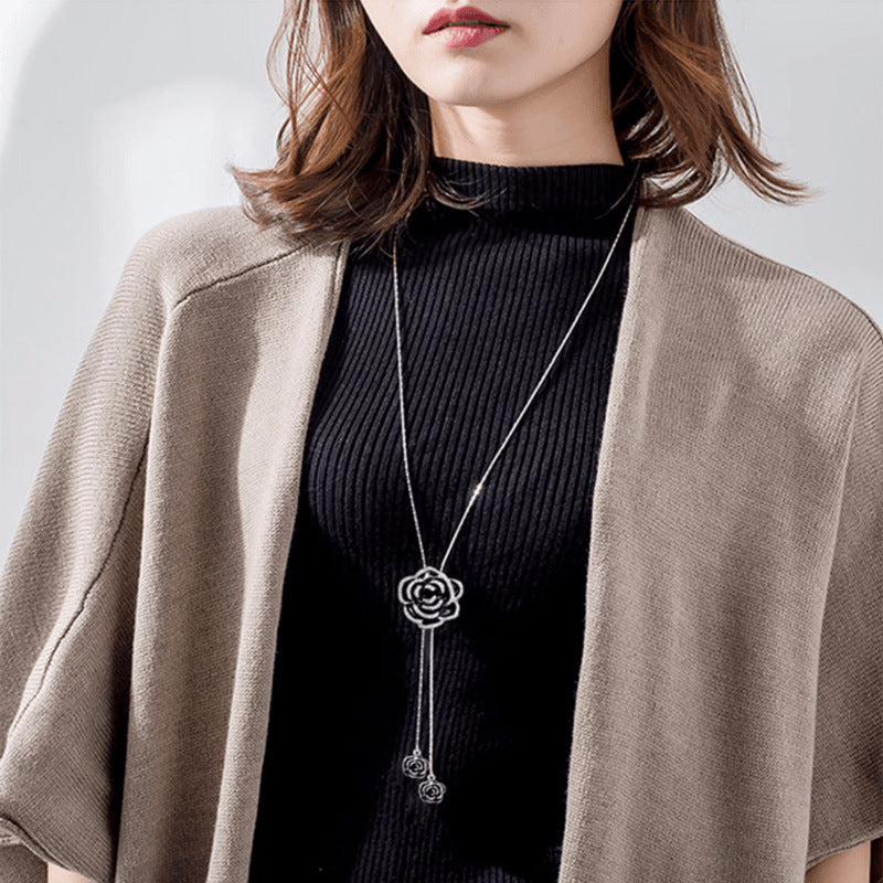 Knitted pearl necklace