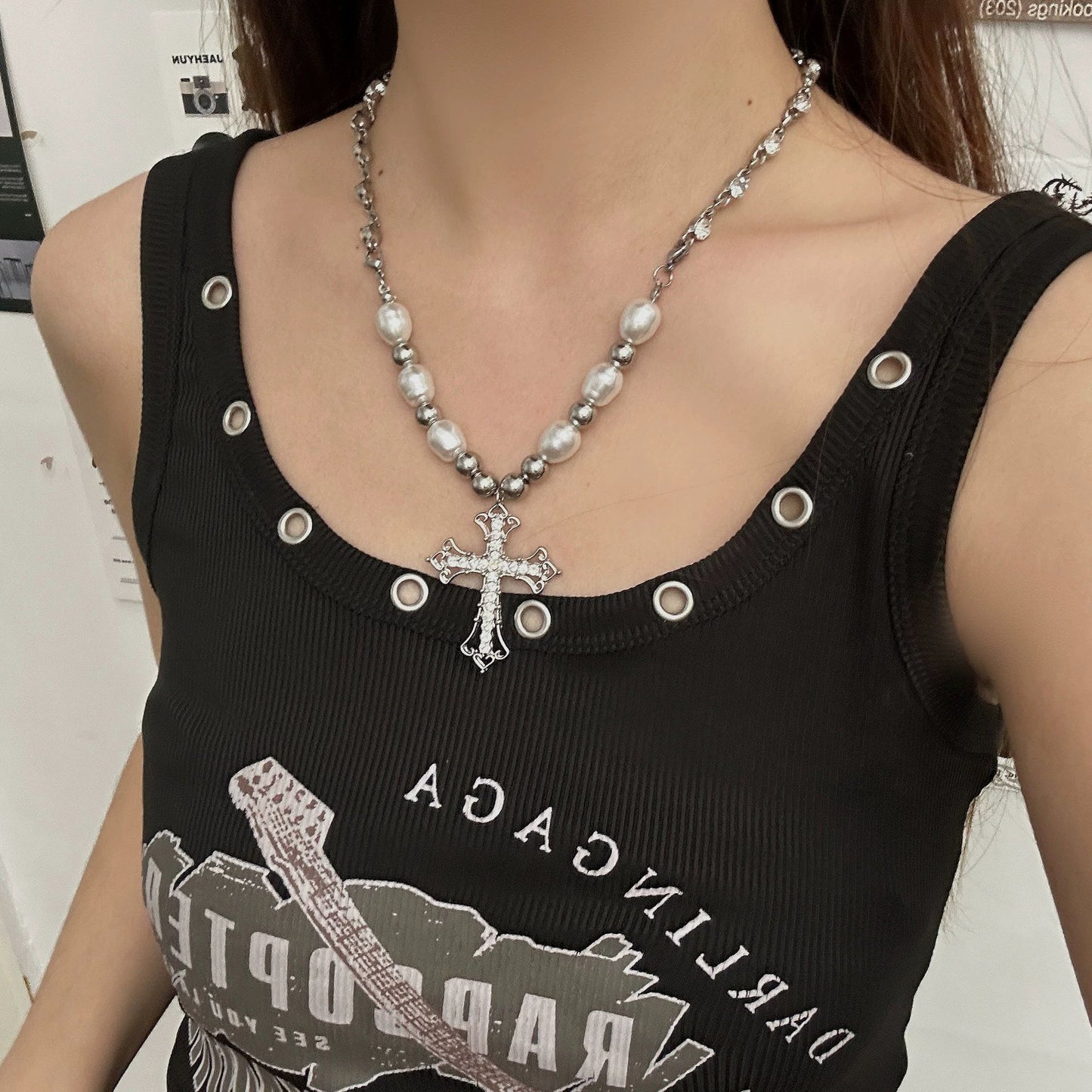 Knitted pearl necklace