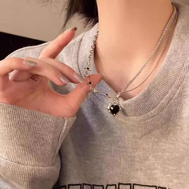 Knitted pearl necklace