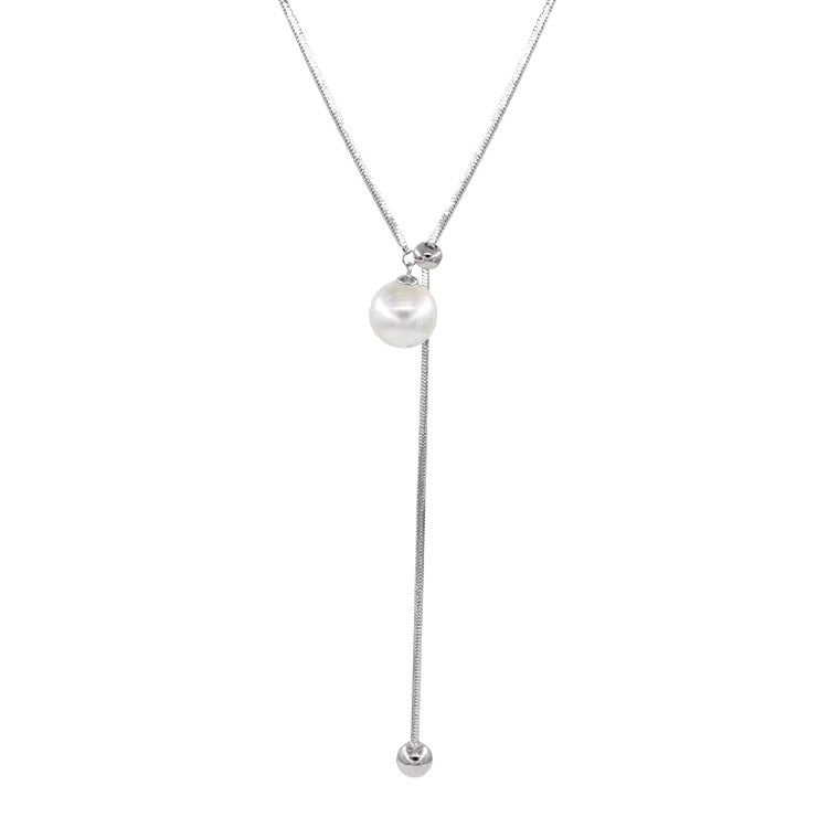 Knitted pearl necklace