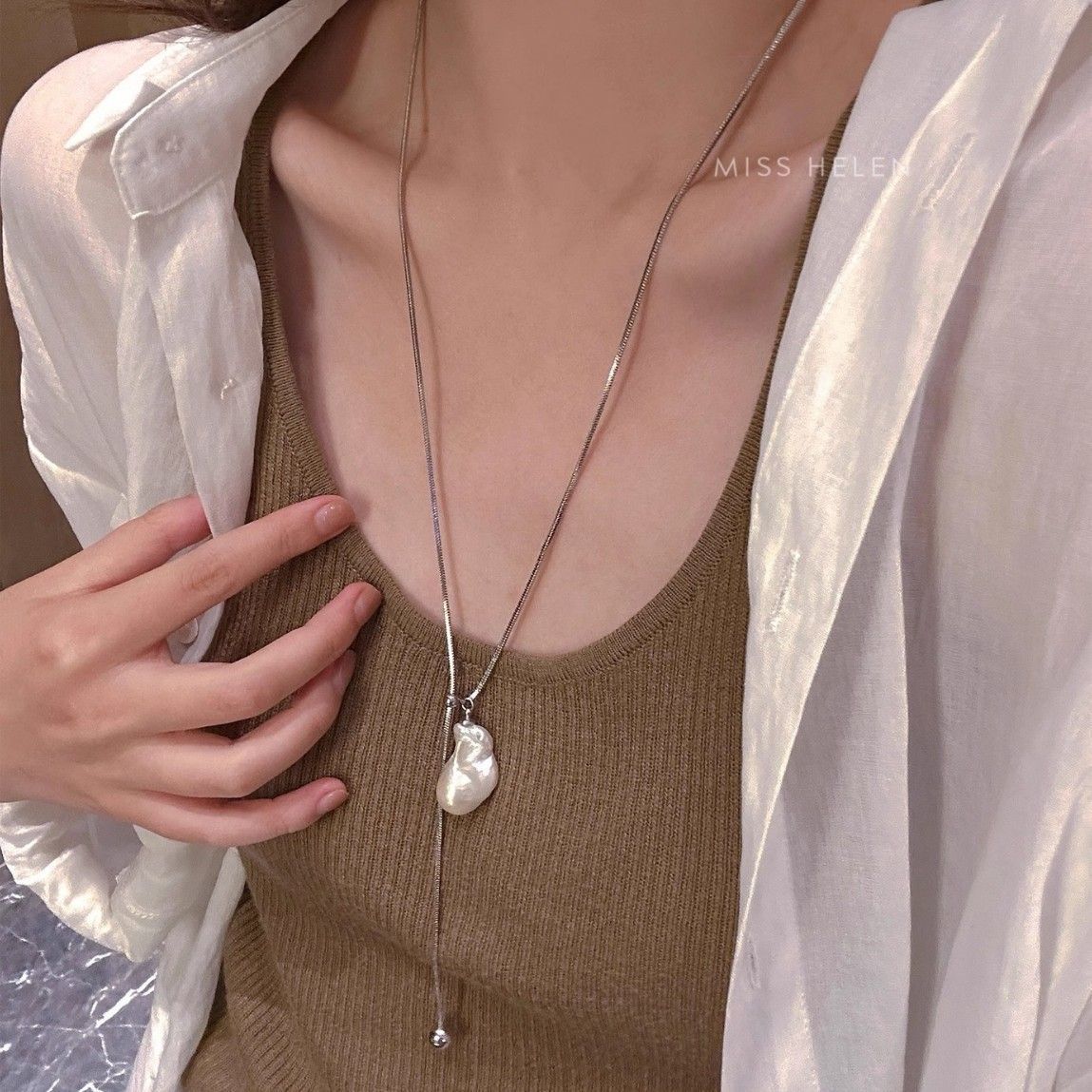 Knitted pearl necklace