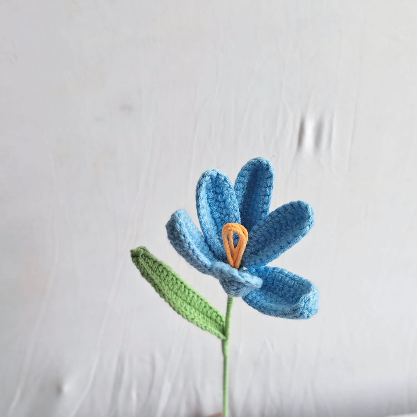Knitted tulip wool flower
