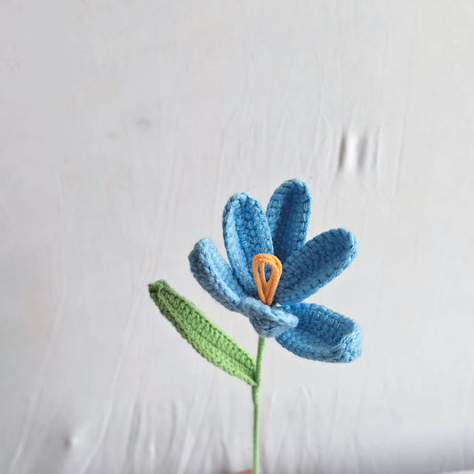Knitted tulip wool flower