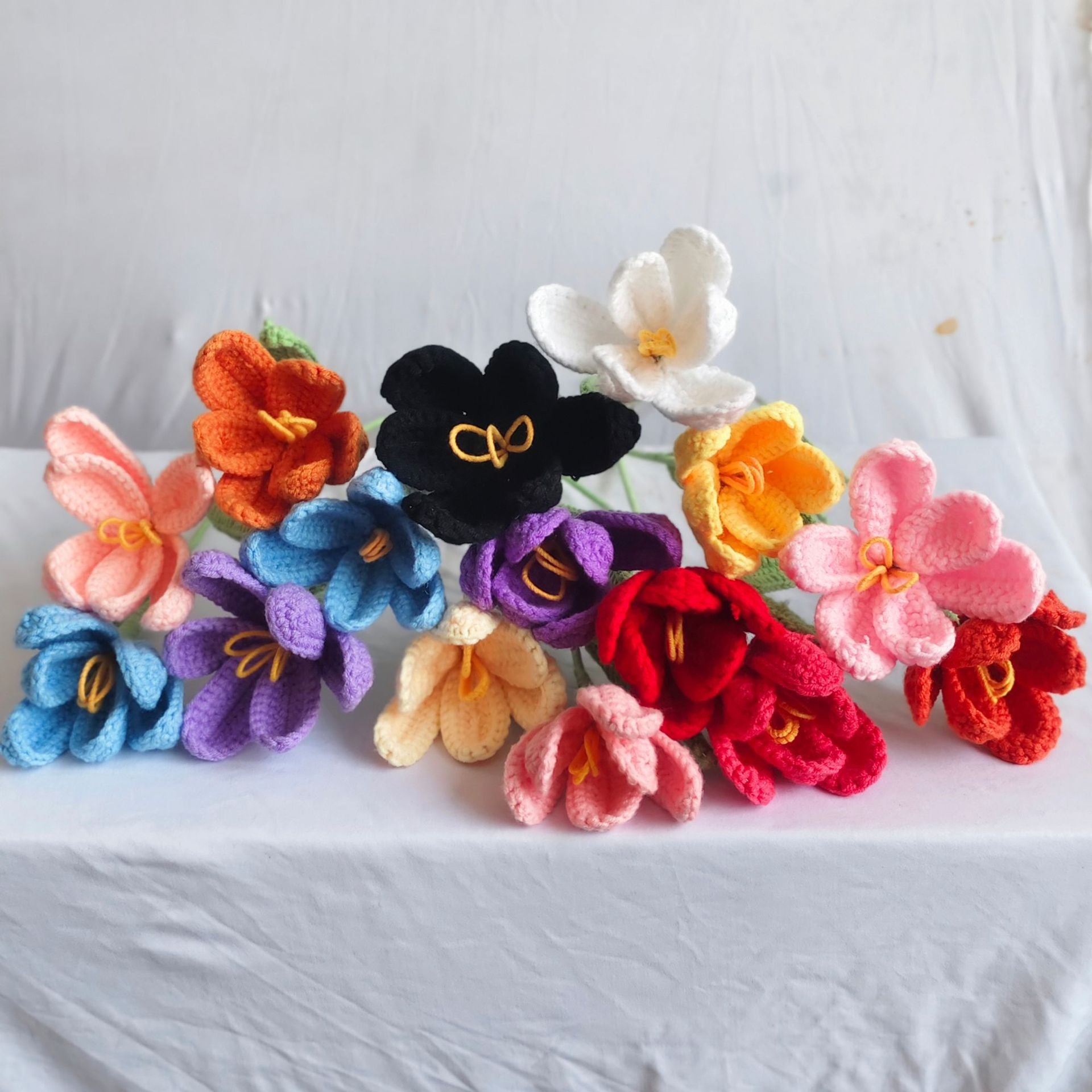 Knitted tulip wool flower