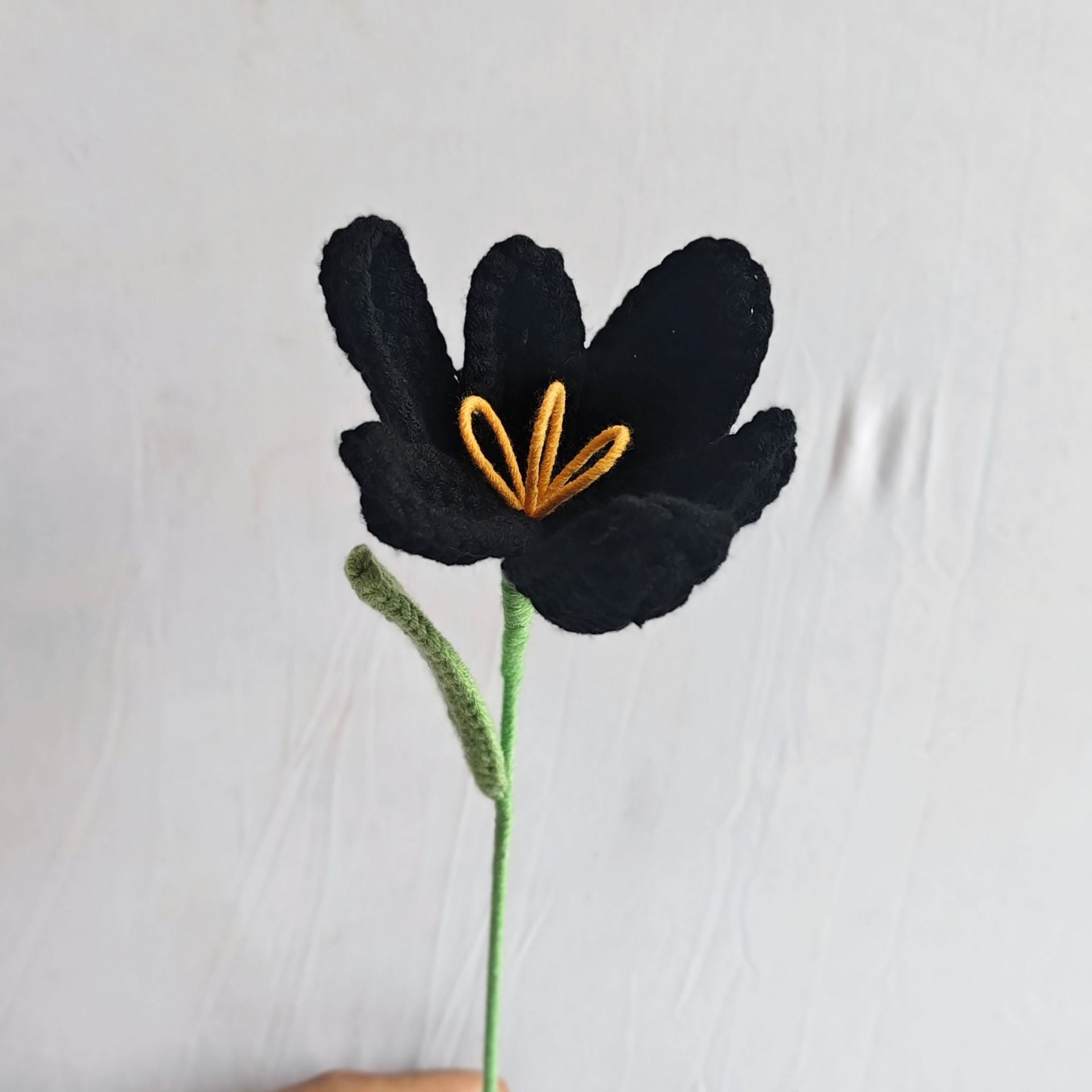 Knitted tulip wool flower