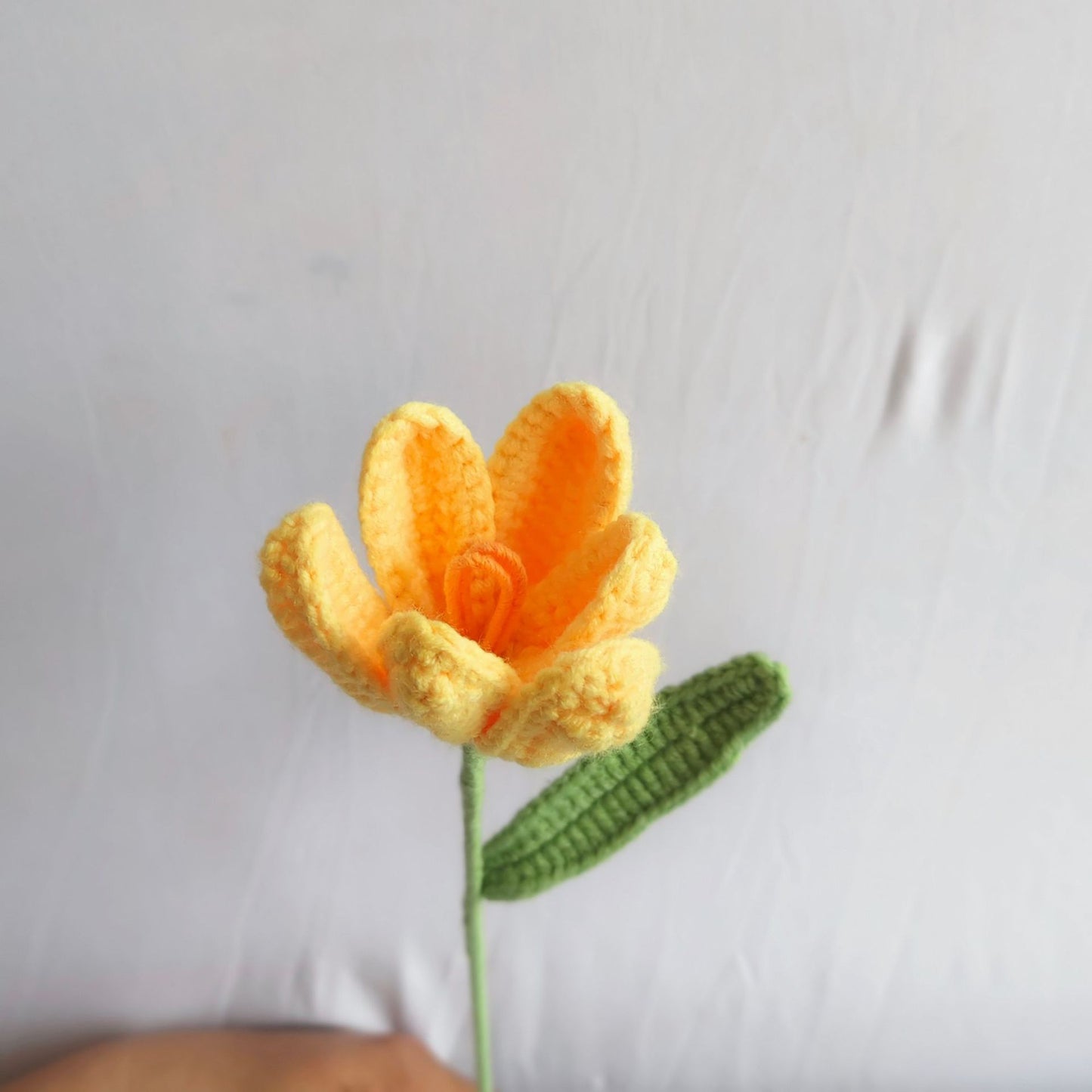 Knitted tulip wool flower