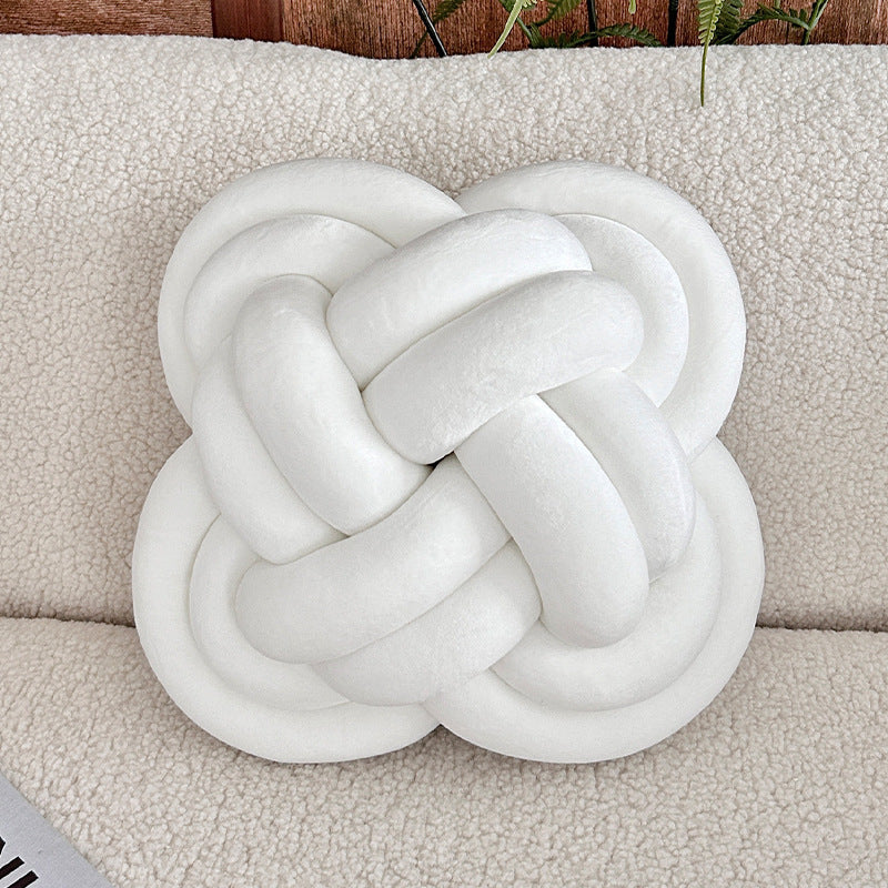 Knotted pillow