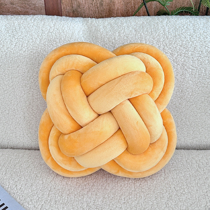 Knotted pillow
