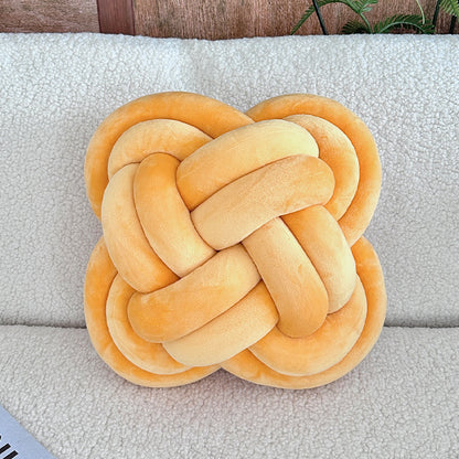 Knotted pillow