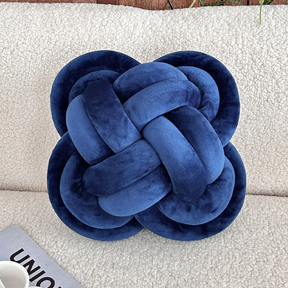 Knotted pillow