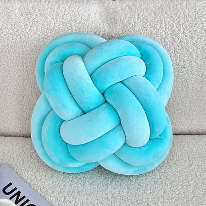 Knotted pillow