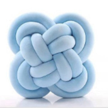 Knotted pillow