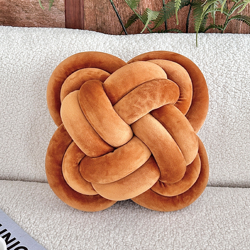 Knotted pillow