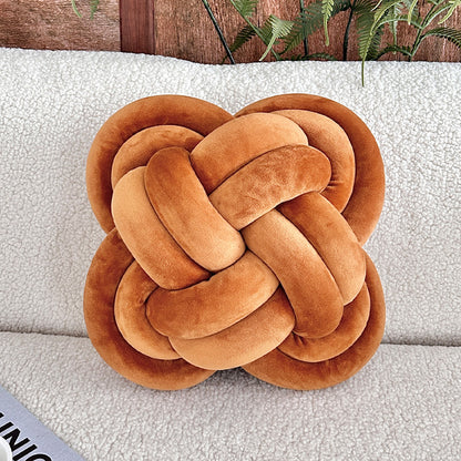 Knotted pillow