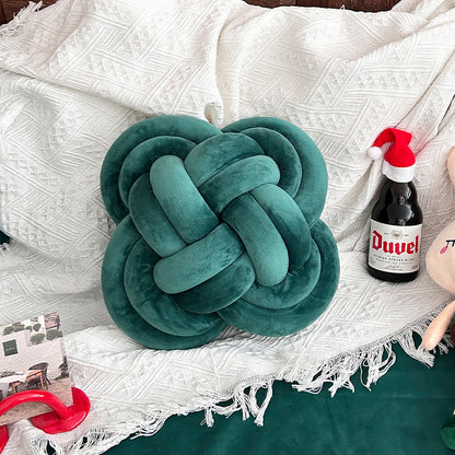 Knotted pillow
