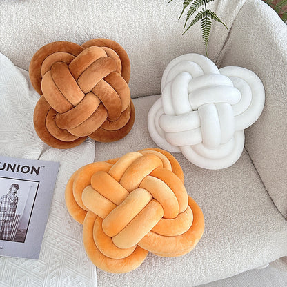 Knotted pillow