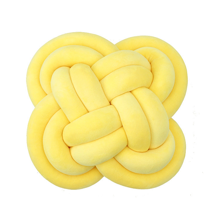 Knotted pillow