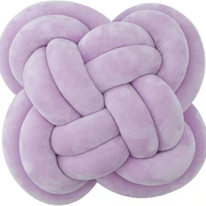 Knotted pillow