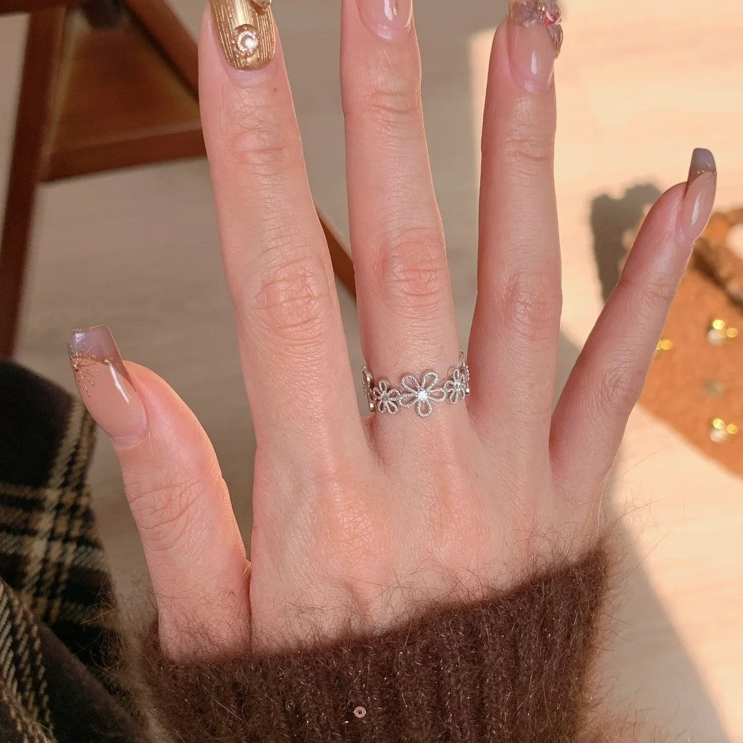 Lace garland ring