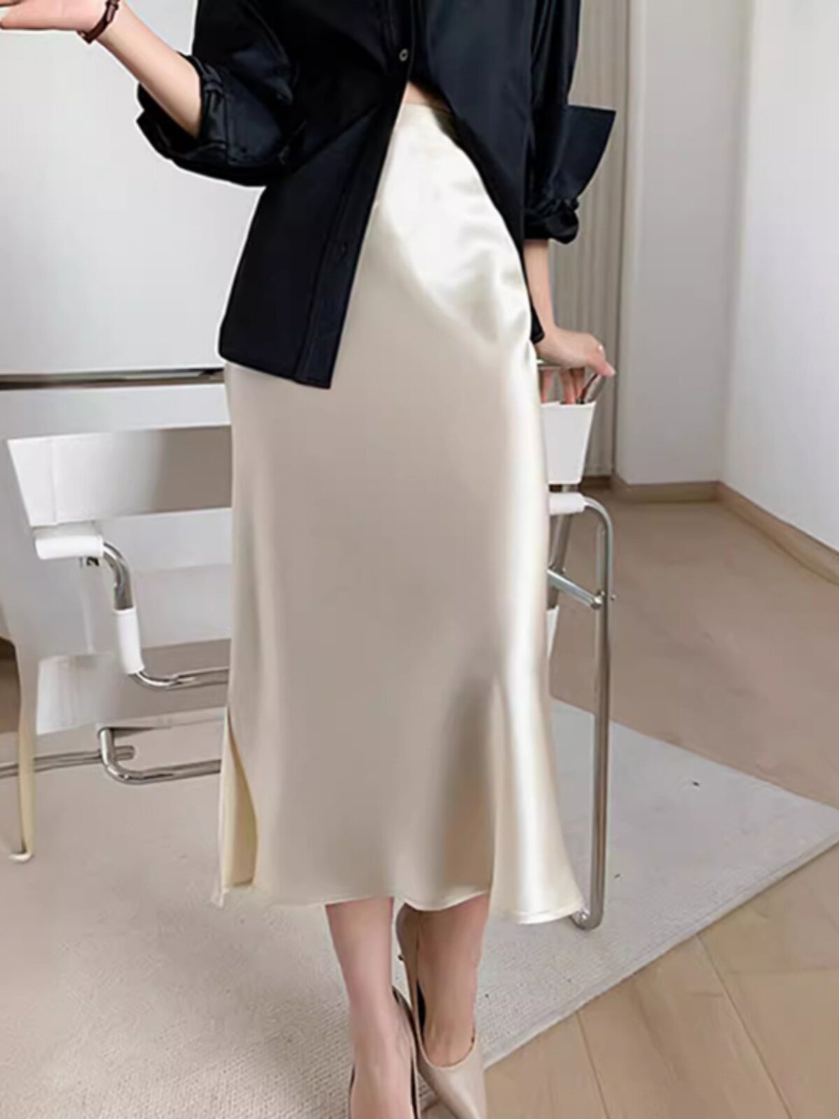 Lace half-length skirt