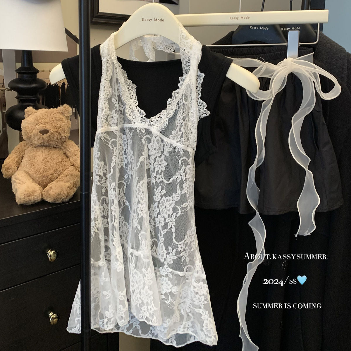 Lace neck sling strap