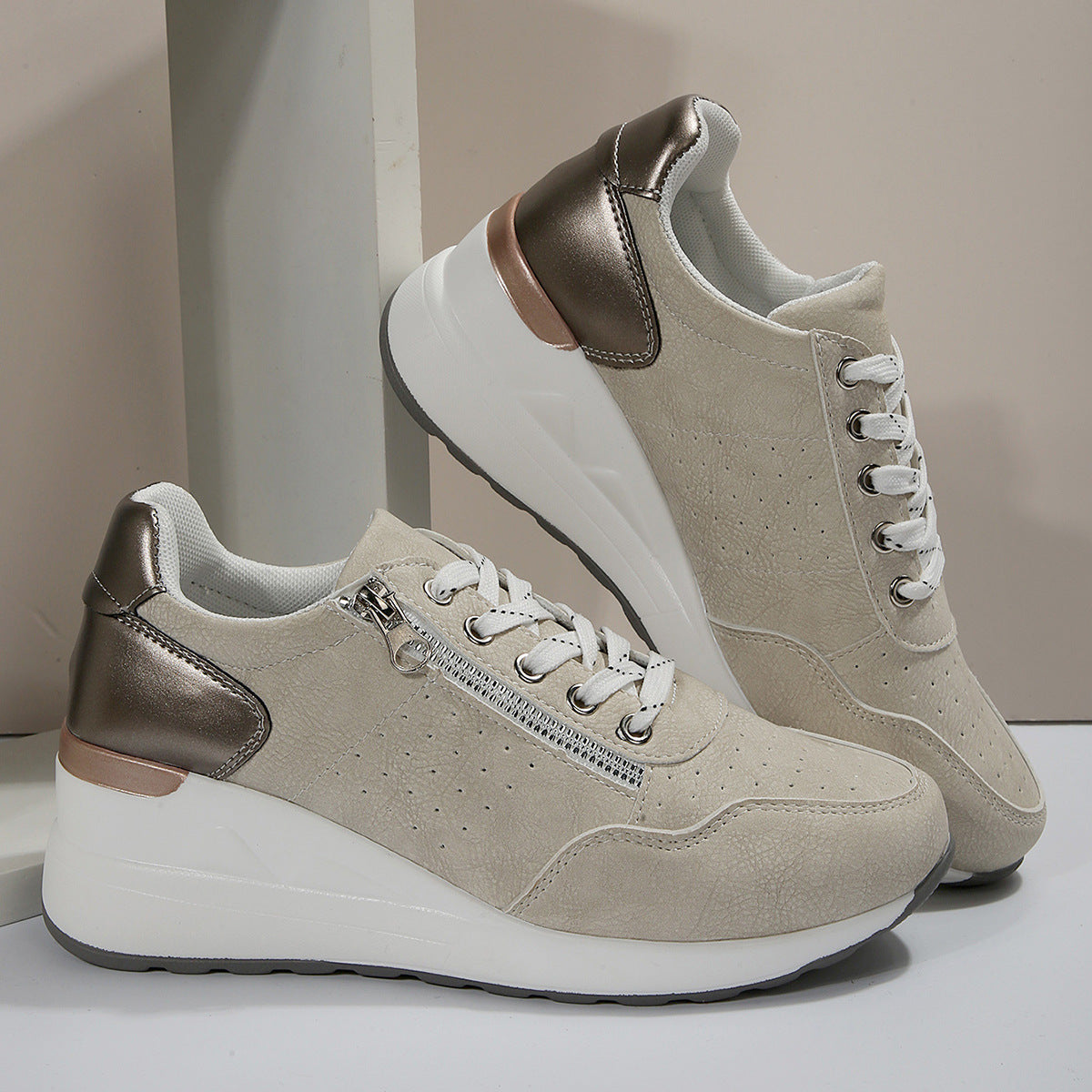 Lace-Up Sneakers with Roman Style